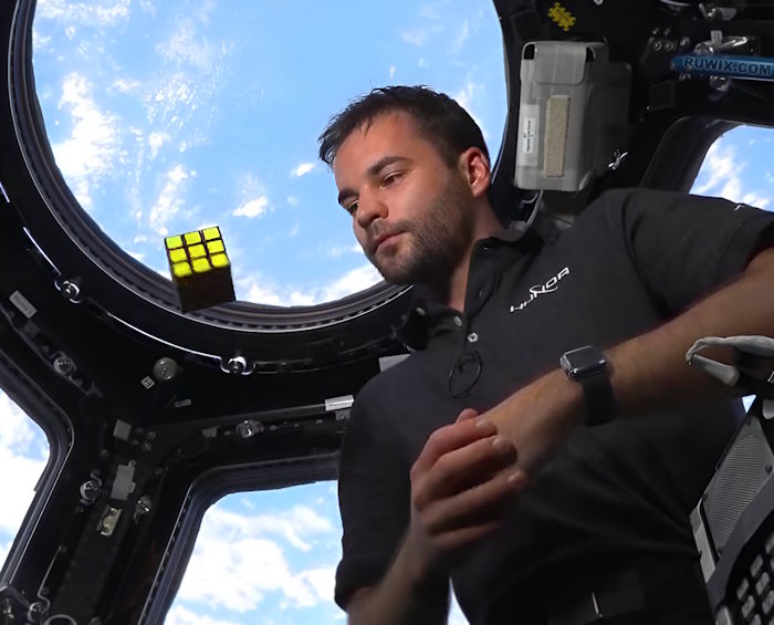 kapu tibor hungarian astronaut solving rubiks cube iss
