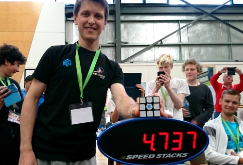 Feliks Zemdegs Rubiks Cube World ecord 2016 4.73 seconds